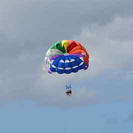 a parachute is flying through the air on a cloudy day